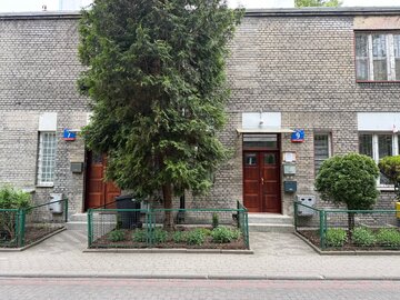 Szare Domy to jeden z najbardziej charakterystycznych przykładów modernistycznej zabudowy mieszkaniowej w Warszawie 