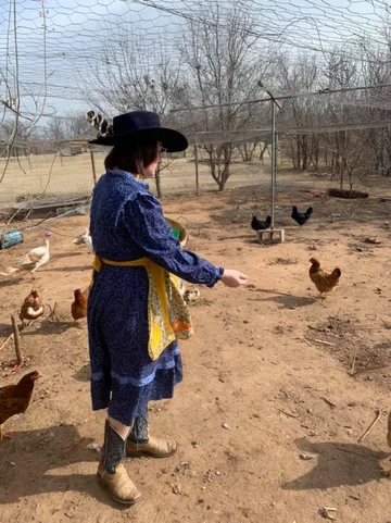 Zdjęcie w pandemicznej sukience na potrzeby #TargetDressChallenge 