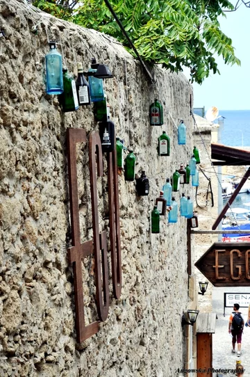 Bar w pobliżu portu w Kyrenii (fot. Sara Angowska)