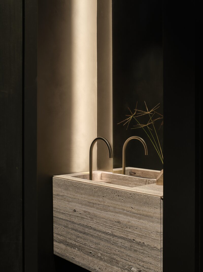 Dom z czarną kuchnią, projekt Batay-Csorba Architects