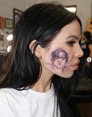 Miniatura: Kelsy Karter i jej niezwykły tatuaż. Czy...