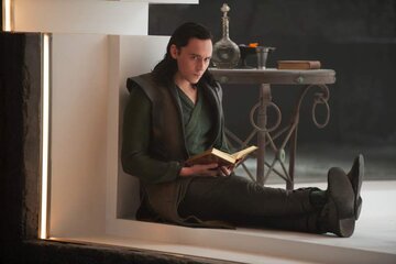 Kadr z&nbsp;filmu &bdquo;Thor: Mroczny świat&rdquo; / &bdquo;Thor: The&nbsp;Dark World&rdquo; (2013)