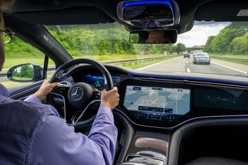 Funkcja automatycznej zmiany pasa ruchu dla&nbsp;Mercedes&oacute;w