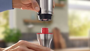 Bosch ErgoMaster Serie 8&nbsp;to&nbsp;blender ręczny o&nbsp;mocy 1500 W, zaprojektowany z&nbsp;myślą o&nbsp;intensywnym użytkowaniu w&nbsp;domowej kuchni