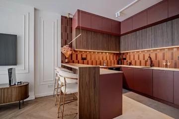 Mieszkanie z elementami w kolorze bordo, projekt Deer Design 