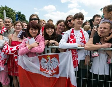 Miniatura: "Chodźcie do nas" - setka kibiców koczuje...