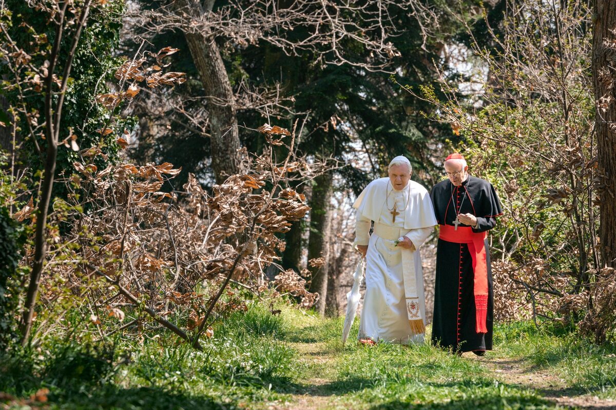 Anthony Hopkins i Jonathan Pryce w filmie „Dwóch papieży” 