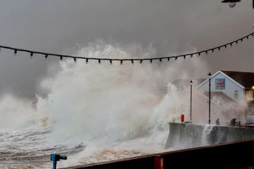 Wysokie fale w Devon 