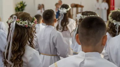 Miniatura: Rodzina doniosła na prezent komunijny....
