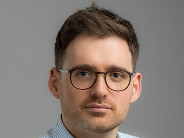 Dr n. med. Maciej Janik &ndash; Oddział Kliniczny Hepatologii, Transplantologii i&nbsp;Chor&oacute;b Wewnętrznych Uniwersyteckiego Centrum Klinicznego Warszawskiego Uniwersytetu Medycznego