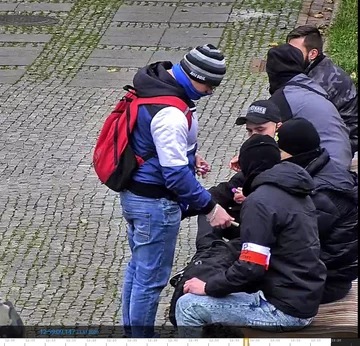 Marsz Niepodległości – zdjęcia policji. Znasz te osoby? Zgłoś się lub zadzwoń na policję 