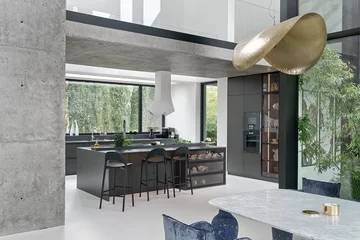 Ciemna kuchnia marki ZAJC, dom w Gdyni 