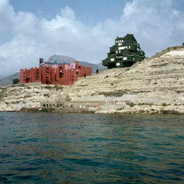 La Muralla Roja, osiedle projektu Ricardo Bofill Taller de Arquitectura Ricardo Bofill, La Muralla Roja
