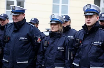 Kamery na mundurach policjantów 