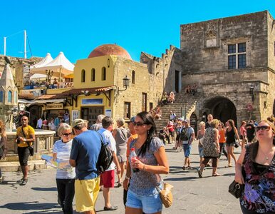Miniatura: Bezpłatne wakacje w Grecji. Turyści...