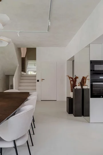 Dom słynnych influencerów: nowoczesne wnętrza pełne komfortu, elegancji i technologii 