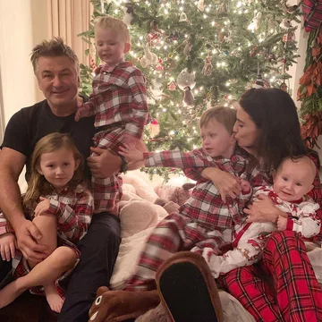 Hilaria Baldwin z rodziną 