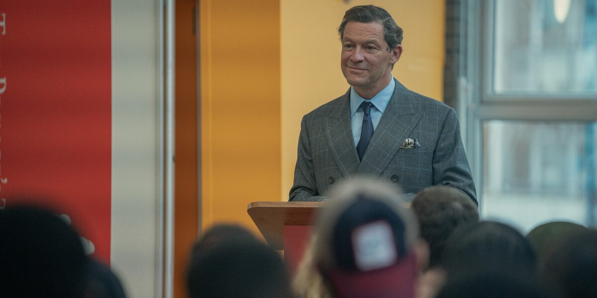 Dominic West jako książę Karol na planie 5. sezonu „The Crown” 