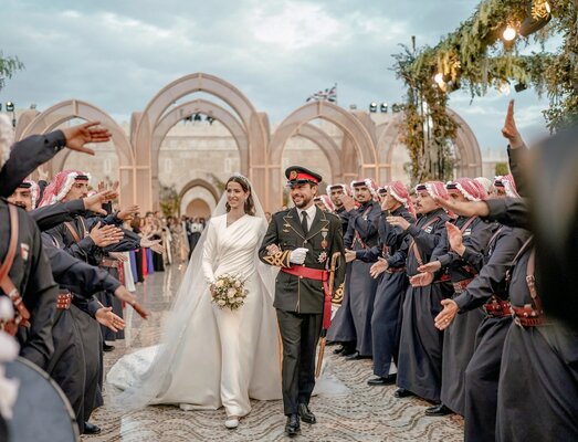 Miniatura: Ślub księcia Jordanii Husajna i Rajwy Al Saif