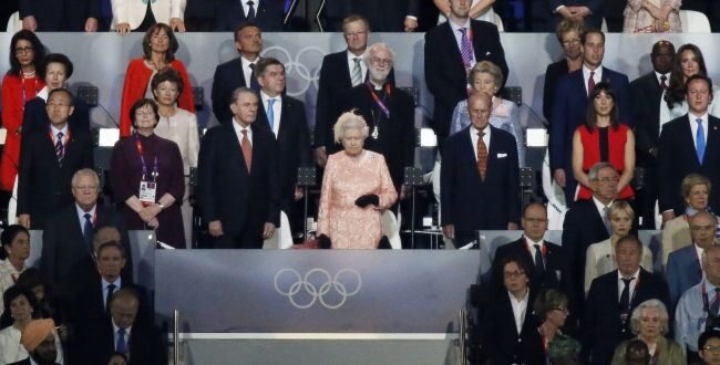 Elżebieta II poszła w ślady dziadka i ojca - oni też otwierali igrzyska (fot. PAP/EPA)