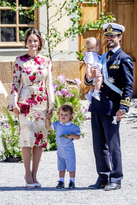 Książę Karol Filip z żoną i dziećmi 