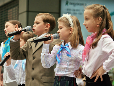 Miniatura: Rosyjskie dzieci układają w szkołach...