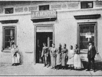 Sklep Josefa Mokry&scaron;a w&nbsp;miejscowości Dobra na&nbsp;Śląsku, rok 1900