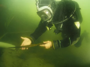 Badania archeologów UMK w jeziorze Lednica 