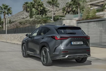 Nowy Lexus NX 450h+ 