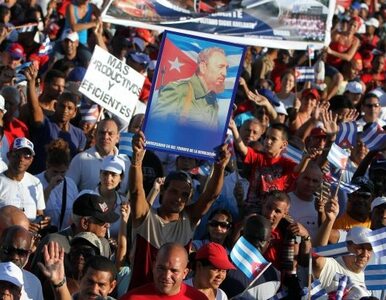 Miniatura: Castro na czele setek tysięcy Kubańczyków....