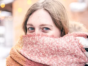 Miniatura: Zimą skóra pęka, usta pierzchną, nos...