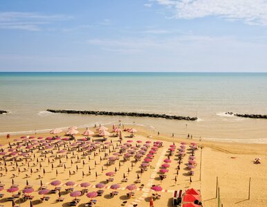 Miniatura: Malowniczy kurort i spokojna plaża. Tutaj...