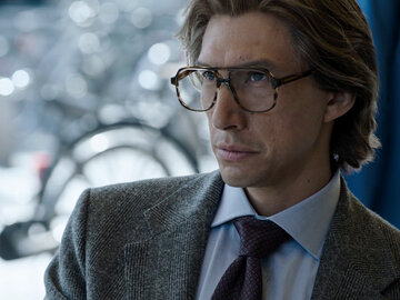 Adam Driver jako Maurizio Gucci w&nbsp;filmie &bdquo;Dom Gucci&rdquo;