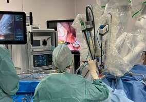 Miniatura: Robot operuje gardło bez skalpela....