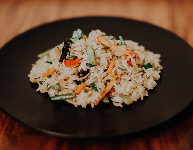 Miniatura: Ryż z warzywami – prosty przepis na obiad...