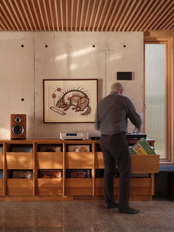 Z pozoru surowy, w środku pełen światła, projekt Williamson Williamson 