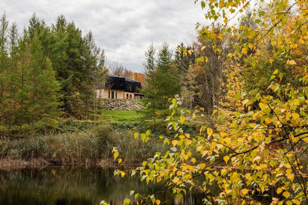 Drewniany dom architekta Laurenta Gueza – widok z zewnątrz 
