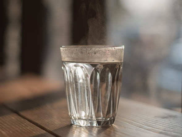 Miniatura: Czy warto pić przegotowaną ciepłą wodę na...