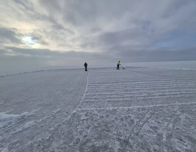 Miniatura: Naturalne lodowisko na Małym Morzu. „Na...