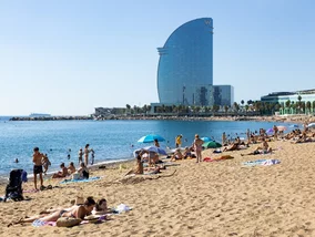 Miniatura: Śpią na plaży zamiast w hotelu....