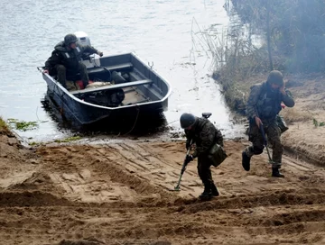 Pokaz Połączonych Ćwiczeń Sił Zbrojnych i Układu Pozamilitarnego ANAKONDA 2012 (fot. PAP/Marcin Bielecki)