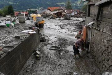 W Austrii zeszły lawiny błotne (fot. EPA/MARKUS LEODOLTER/PAP)