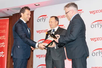 Orły Tygodnika „Wprost” 2016 na Pomorzu ENERGA S.A., Grupa Lotos S.A. oraz prezydent Gdyni Wojciech Szczurek zostali laureatami Orłów Tygodnika „Wprost” na Pomorzu. Nagrody wręczono w poniedziałek w sopockim Sheraton Hotel. Statuetkę w imieniu prezydenta Gdyni odebrała wiceprezydent Katarzyna Gruszecka-Spychała.