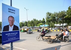 Miniatura: Tusk powitany w Indiach jak król. Na...