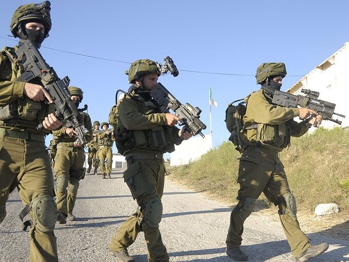 Żołnierze IDF z karabinkami IWI X95