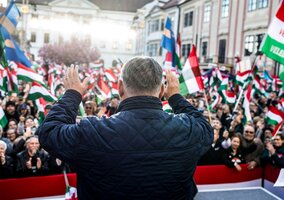 Miniatura: O posiadłości Orbana huczał świat. Zmowa...