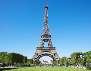 Miniatura: Francuzi ogrodzą wieżę Eiffla z obawy...