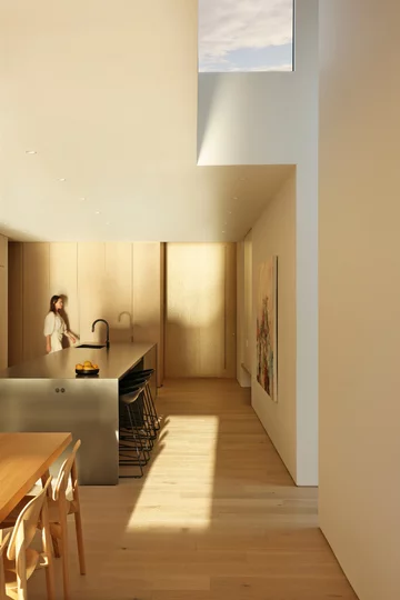 Shoreline House. Nowoczesny dom na wybrzeżu, projekt: Splyce 