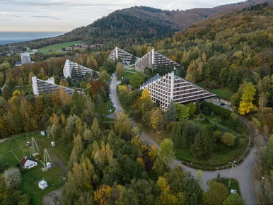 Miniatura: Polacy masowo rezygnują z pobytu w...