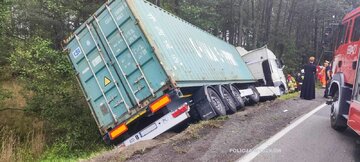 Zderzenie ciężar&oacute;wki z dwoma osob&oacute;wkami k. Wyszkowa